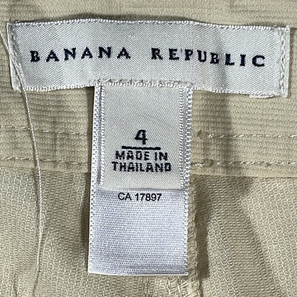 Banana Republic womens pale yellow ribbed pleated Bermuda 12" shorts - size 4 - Picture 4 of 10